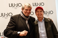 Promiflohmarkt-zu-Gunsten-von-Dance-against-Cancer-15.5.2025-Adobe-031