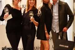 Promiflohmarkt-zu-Gunsten-von-Dance-against-Cancer-15.5.2025-Adobe-034