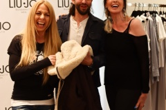 Promiflohmarkt-zu-Gunsten-von-Dance-against-Cancer-15.5.2025-Adobe-040