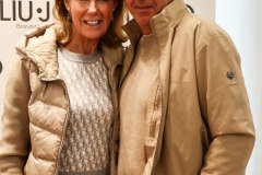 Promiflohmarkt-zu-Gunsten-von-Dance-against-Cancer-15.5.2025-Adobe-066