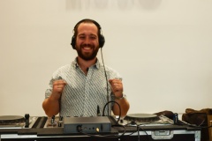 Promiflohmarkt-zu-Gunsten-von-Dance-against-Cancer-15.5.2025-Adobe-085